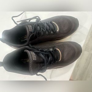Skechers sneakers 9.5